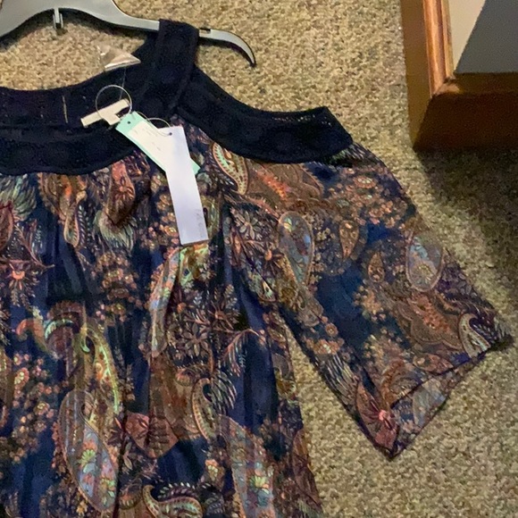 New maizel cold shoulder top - Picture 3 of 6